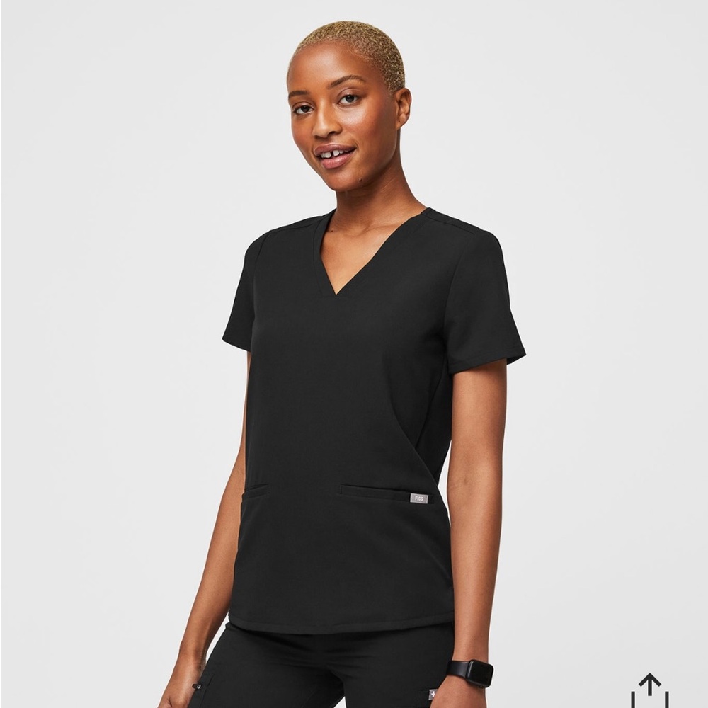 FIGS Casma 3 pocket black scrub top